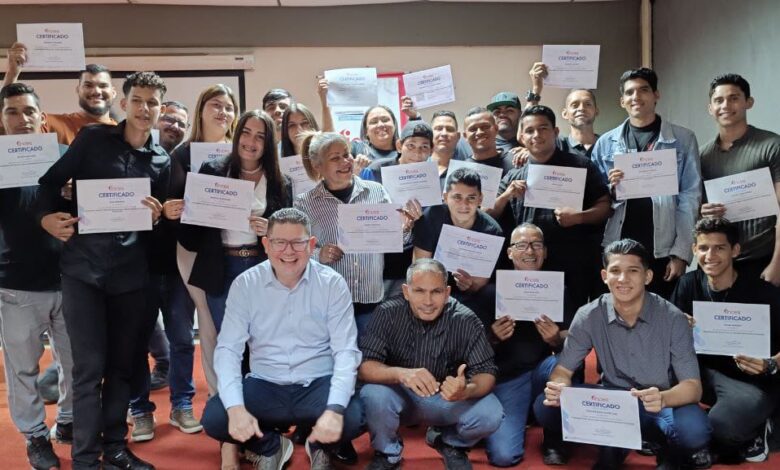 Inces Zulia entrega certificados a Jóvenes formados como Encuelladores de Servicios de Pozos Petroleros