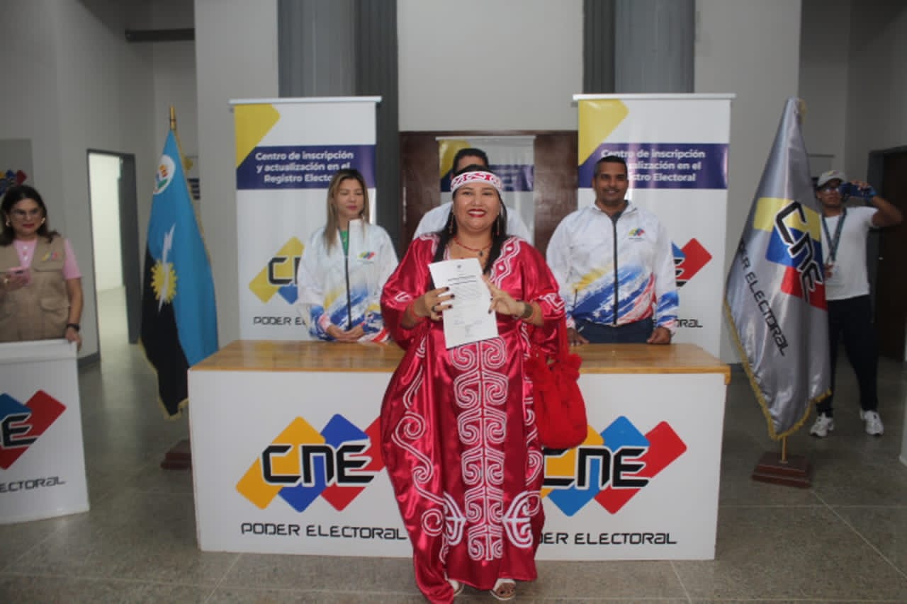 CNE proclamó a Glenis Semprum y José Kiko Arakdou como legisladores indígenas del estado Zulia