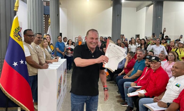 Gian Carlo Di Martino firmó su postulación como candidato del PSUV y GPPSB a la Alcaldía de Maracaibo