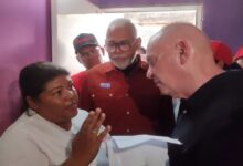 Candidato Gian Carlo Di Martino recorre parroquia Venancio Pulgar en Maracaibo con la visita casa a casa