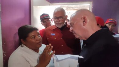 Candidato Gian Carlo Di Martino recorre parroquia Venancio Pulgar en Maracaibo con la visita casa a casa