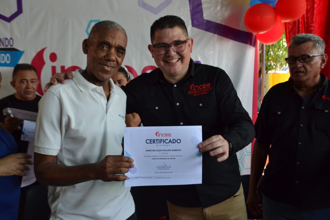 Inces Comunal entrega certificados en la parroquia Santa Lucía en Maracaibo