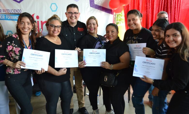 Inces Comunal entrega certificados en la parroquia Santa Lucía en Maracaibo