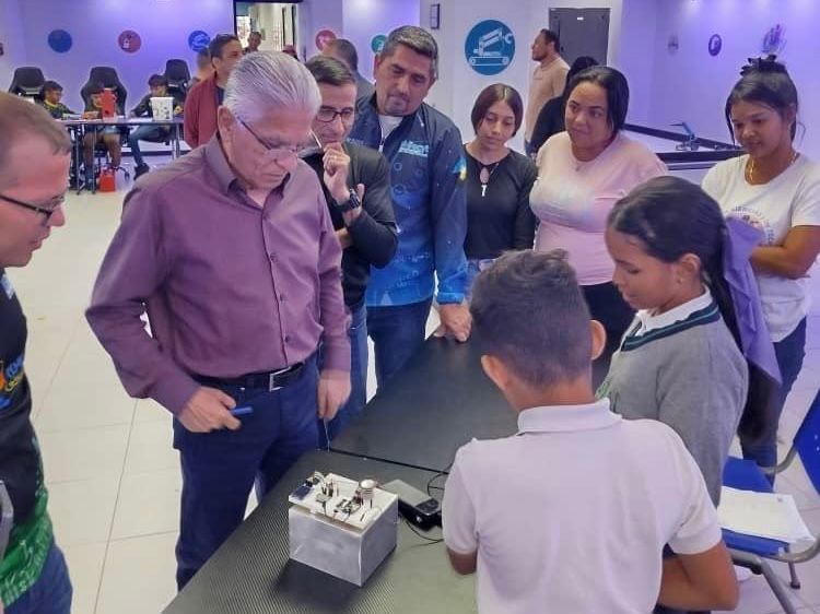 Gobierno del Zulia y Mincyt impulsan acciones conjuntas para fortalecer la robótica y la ciencia en la región