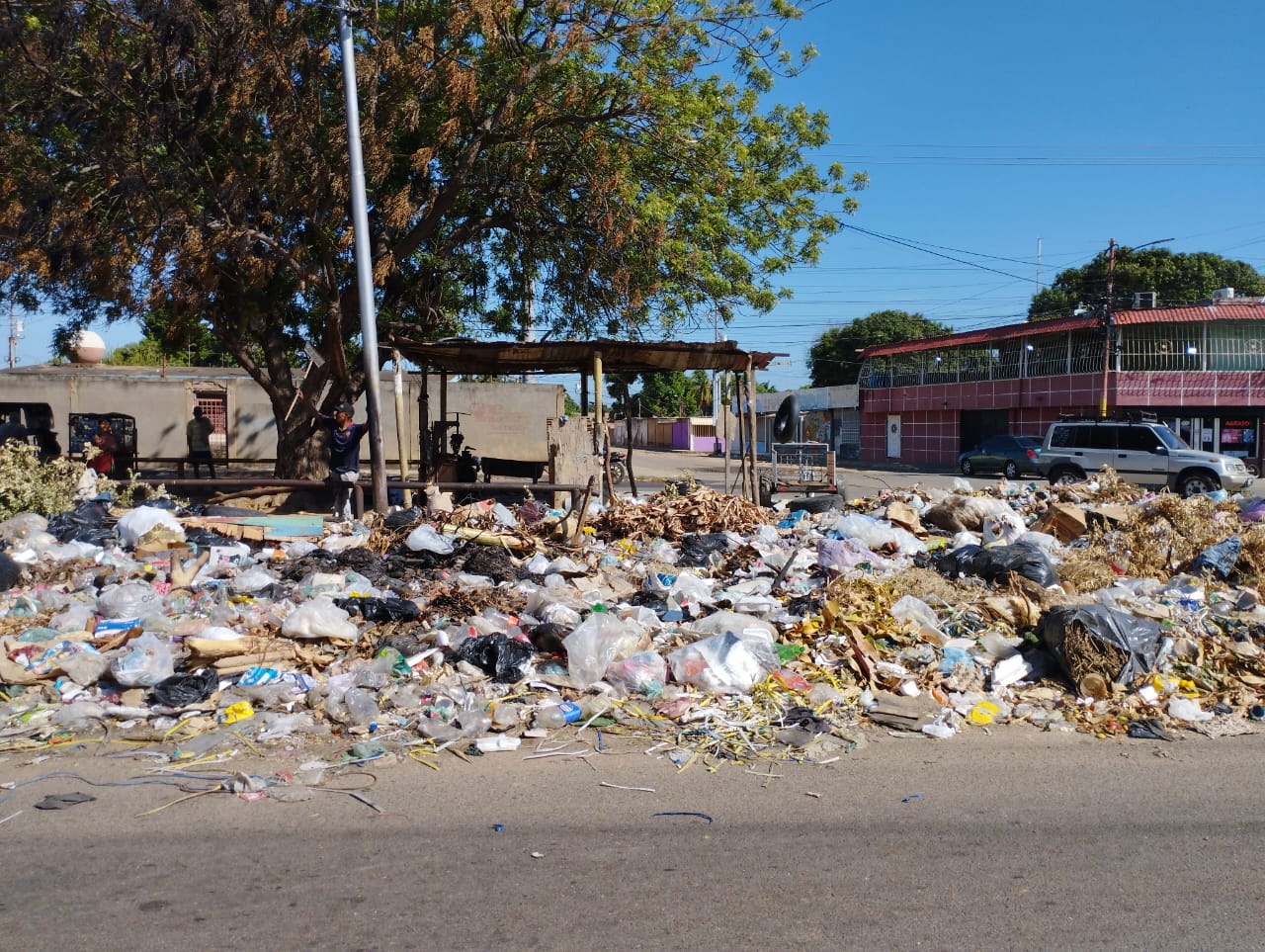 En Maracaibo los habitantes del barrio Mi Esperanza piden a la alcaldía que cumpla su trabajo de recoger la basura