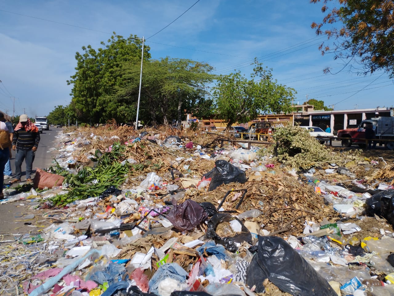 En Maracaibo los habitantes del barrio Mi Esperanza piden a la alcaldía que cumpla su trabajo de recoger la basura