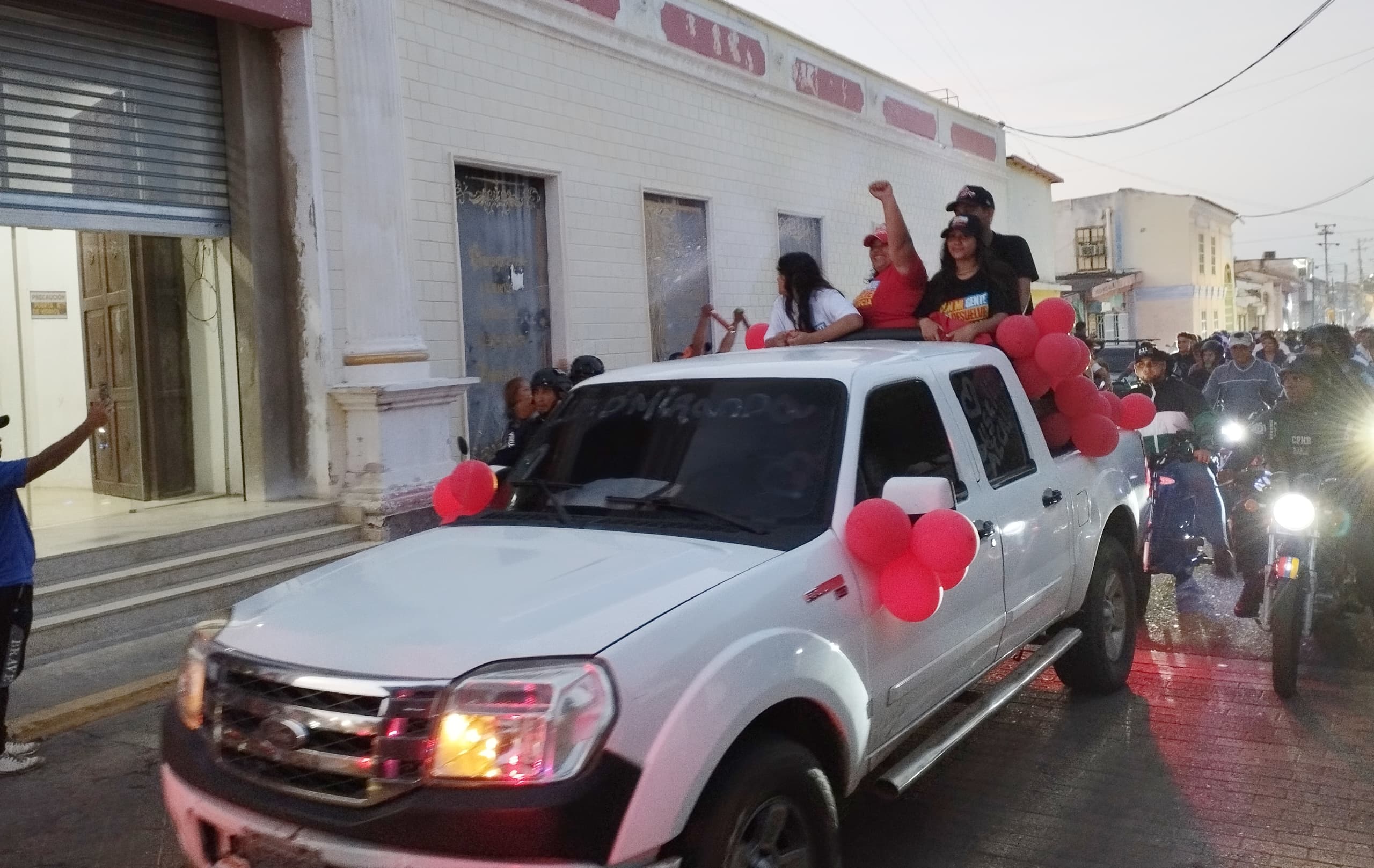 Zulia: Alcaldesa de Miranda Luselia García celebró su triunfo electoral con multitudinaria caravana