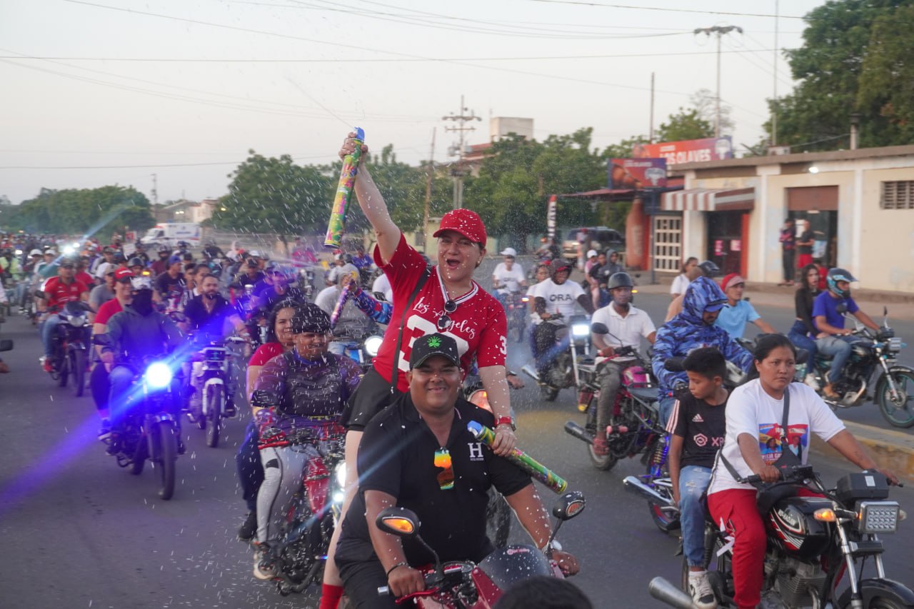 Zulia: Alcaldesa de Miranda Luselia García celebró su triunfo electoral con multitudinaria caravana