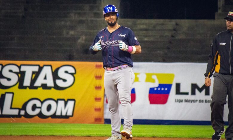 Marineros de Carabobo barrió a Senadores de Caracas en el estadio universitario de Caracas con score final de 13 carreras por 9.