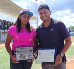 El béisbol unió a Brión y La Sabana en un vibrante encuentro amistoso y de homenaje a grandes figuras