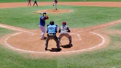 El béisbol unió a Brión y La Sabana en un vibrante encuentro amistoso y de homenaje a grandes figuras