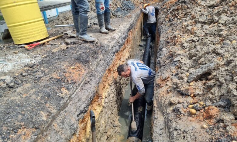 La gestión de Los Guayos, dirigida por la alcaldesa Mervelis Moreno de Burgos, ejecutó la instalación de un tramo de tubería de 8 pulgadas.