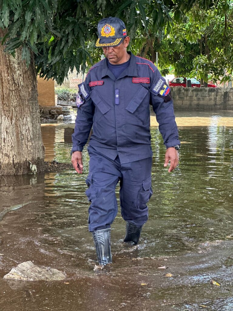 Gestión municipal mantiene un despliegue integral en los sectores afectados por el reciente desbordamiento del Río Guacara.