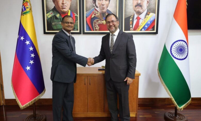 Canciller Yvan Gil se reúne con embajador de la India en Venezuela