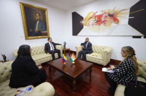 Canciller Yvan Gil se reúne con embajador de la India en Venezuela 