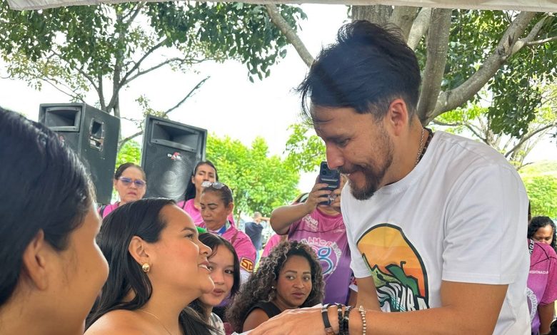 Johan Castañeda realizó nuevas entregas de Kits Nace Con Amor en Guacara