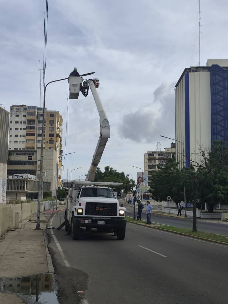 Alcaldía de Maracaibo mejora el alumbrado público de la avenida Bella Vista