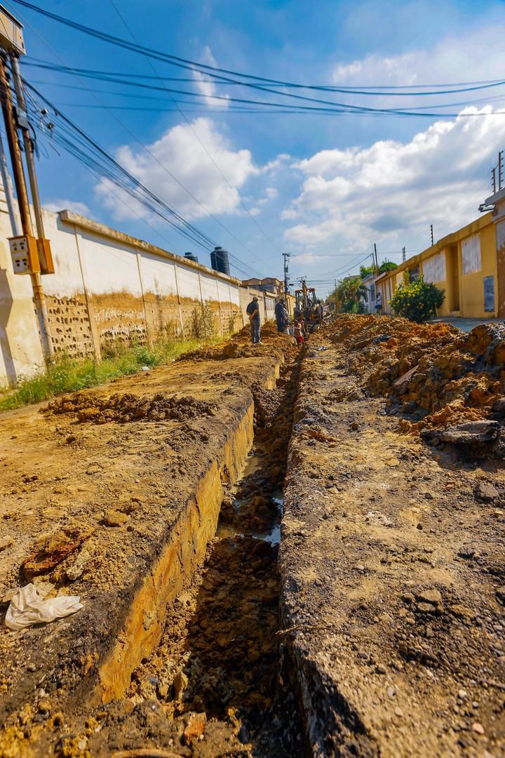 Avanzan trabajos de sustitución de colector en Raúl Leoni