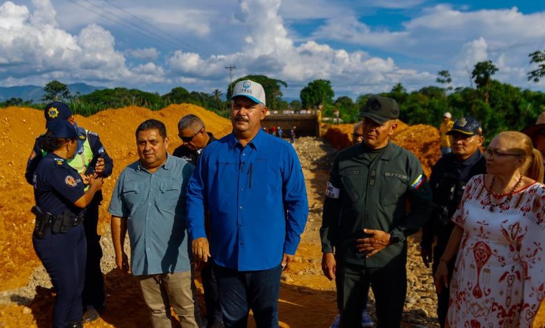 Gobernador Caldera constata avances de obras en materia de vialidad, agua y salud en el municipio Baralt