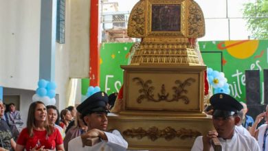 La Chinita bendijo a los niños y niñas de la Fundación Niños del Sol
