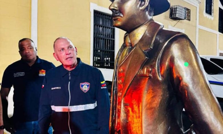 El alcalde Gian Carlo Di Martino recibe la imagen de San Dr. José Gregorio Hernández en la Basílica