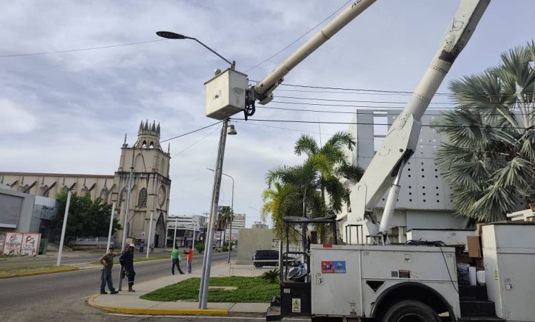 Alcaldía de Maracaibo mejora el alumbrado público de la avenida Bella Vista
