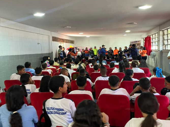 En Carabobo el plan " Mi liceo, Mi zona segura" se desarrolló exitosamente en  la E.T.I Fernando González Guinan.