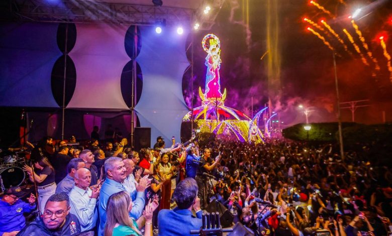 Gobernador Caldera y alcalde Di Martino caminaron junto el pueblo en la avenida Bellavista en su encendido