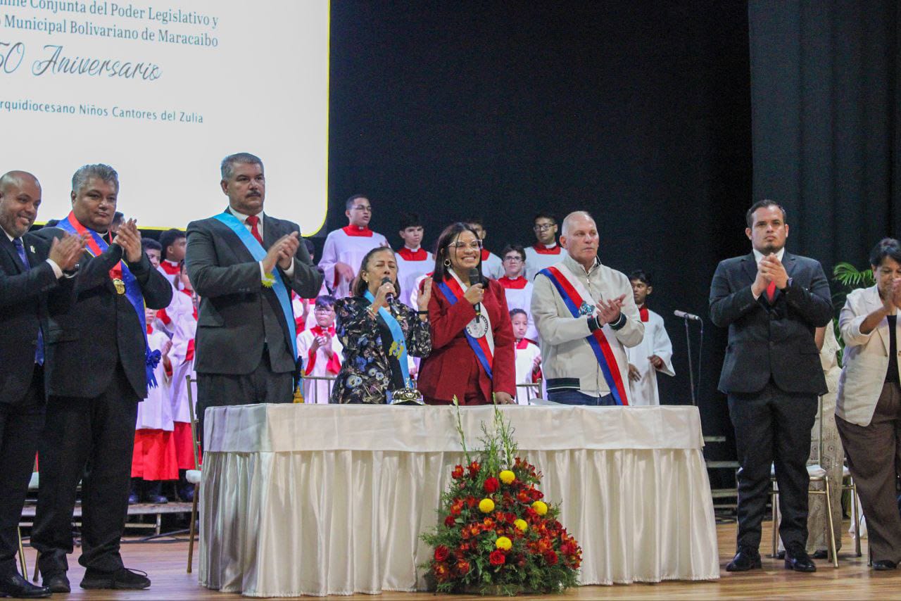 Gobernación Impuso Orden Relámpago del Catatumbo “Gran Collar” al Instituto Niños Cantores del Zulia