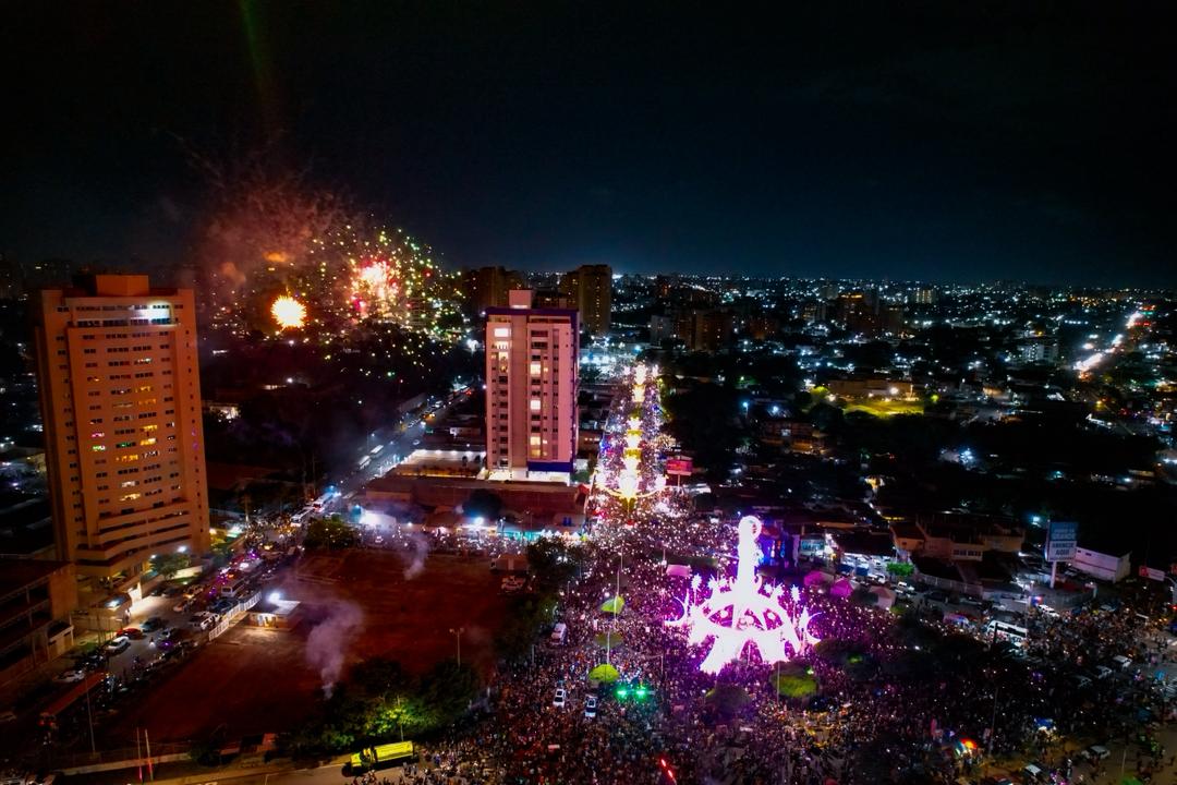 Gobernador Caldera y alcalde Di Martino caminaron junto el pueblo en la avenida Bellavista en su encendido