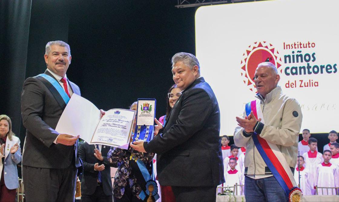 Gobernación Impuso Orden Relámpago del Catatumbo “Gran Collar” al Instituto Niños Cantores del Zulia