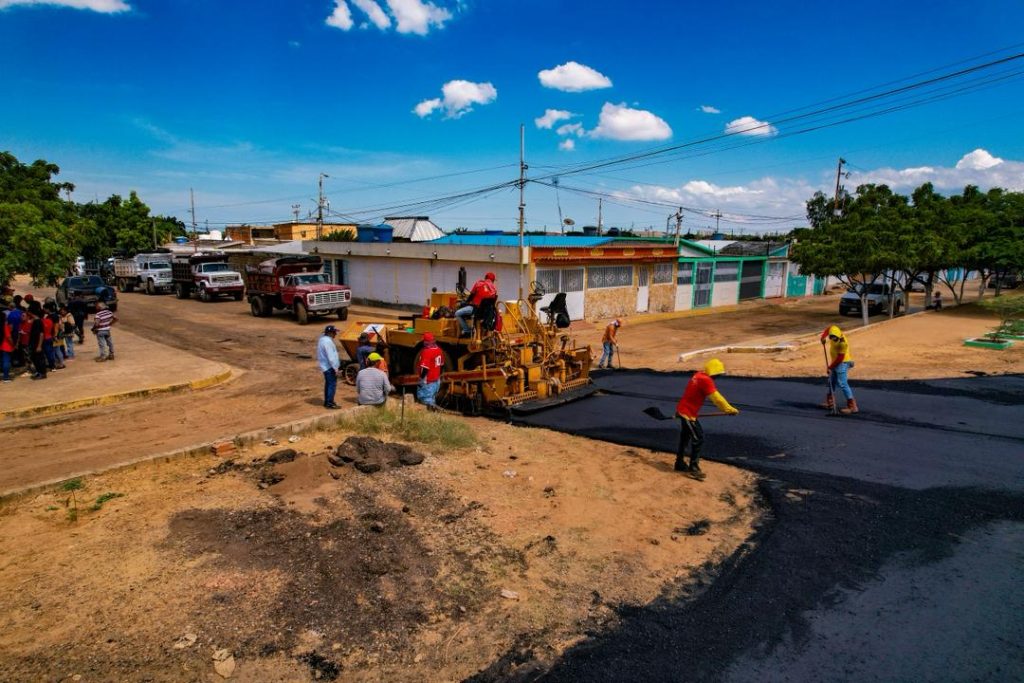 Plan Estadal de Asfaltado inicia obras en Villa Baralt