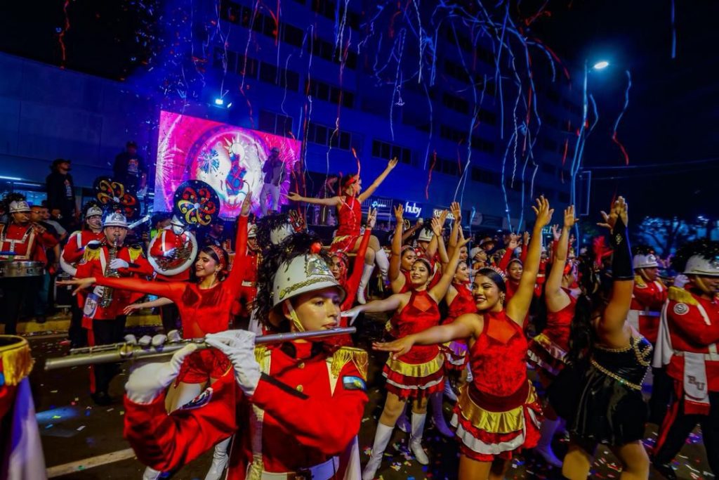 Desfile inaugural de la quincuagésima novena (59) edición de la Feria de la Chinita