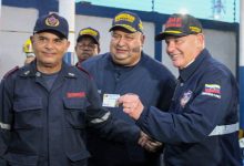 Bomberos de Maracaibo recibieron su tarjeta de bonificación