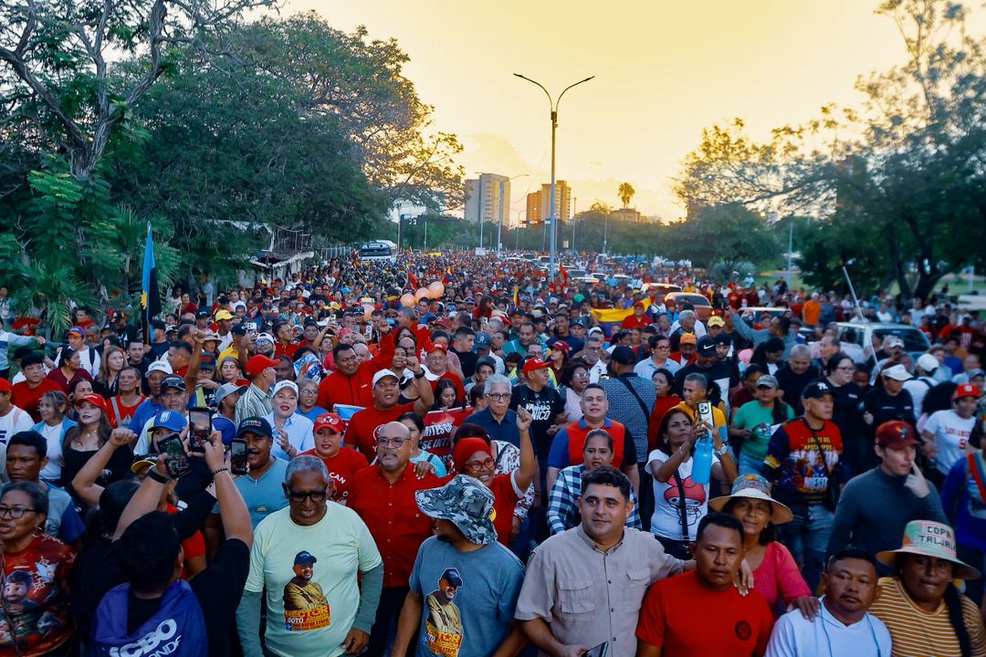 Juramentados 5.879 Comandos de Comunidades Bolivarianos Integrales en el Zulia