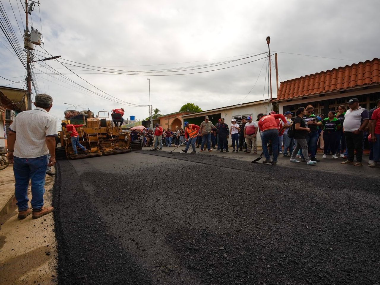 Asfaltado, alumbrado y transformadores para el Sur del Lago