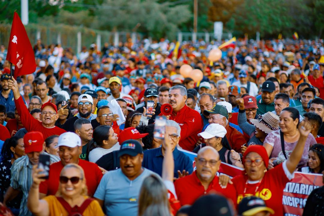 Juramentados 5.879 Comandos de Comunidades Bolivarianos Integrales en el Zulia