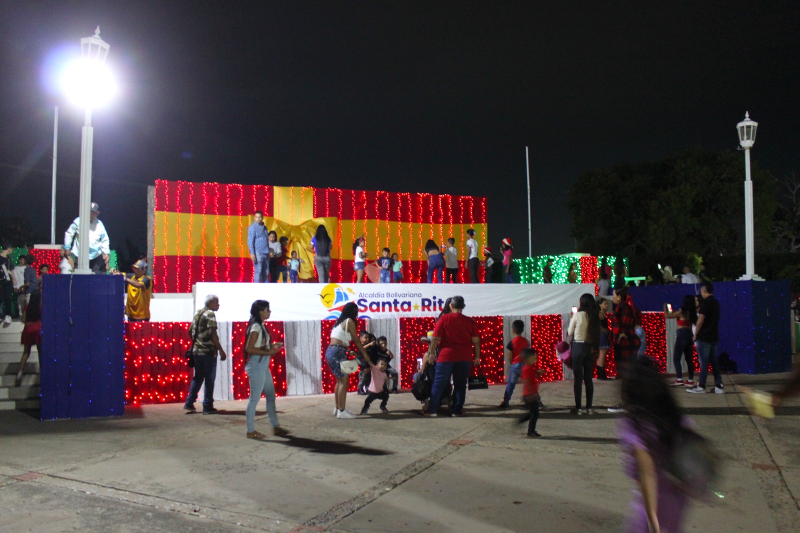 El municipio Santa Rita se ilumina con el encendido de luces 
