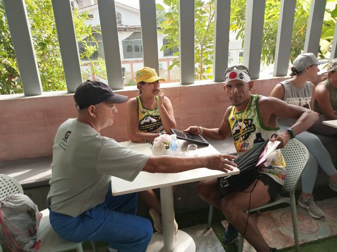 El peruano-venezolano Hildebrando Espino dominó la prueba de atletismo de cinco kilómetros (km) que se inició en la urbanización La Viña.