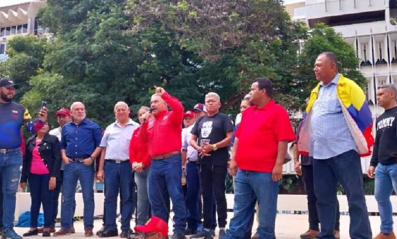 Pueblo zuliano se moviliza en las plazas Bolívar en respaldo al Presidente Nicolás Maduro y Cilia Flores