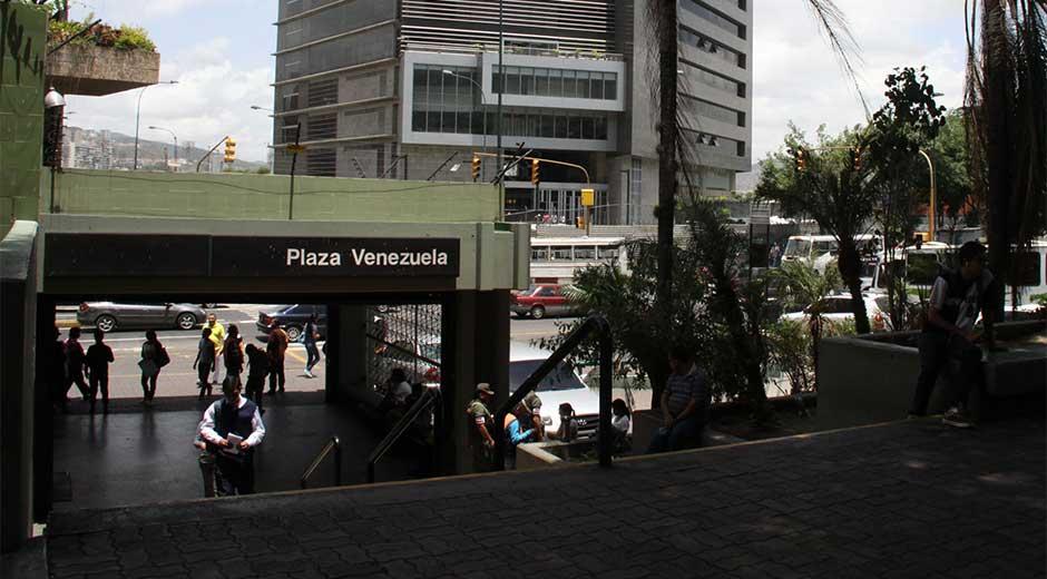 Cerrada-estaci-n-Plaza-Venezuela-por-inundaci-n