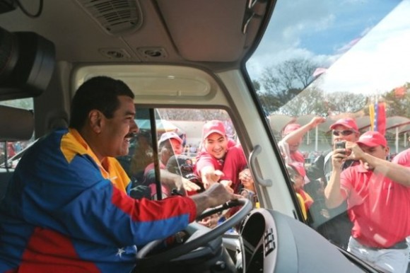 Nicolas-Maduro-conductor-580x386