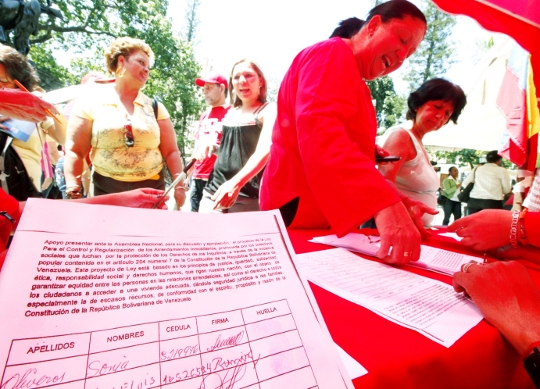 Recogida-de-Firmas-del-PSUV