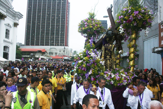 Procesión del Nazareno de San Pablo en Caracas Miercoles Santo Abril de 2011