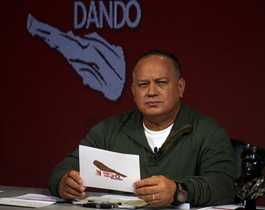 Diosdado-Cabello-Con-el-Mazo-Dando2-e1418916456359-540x428