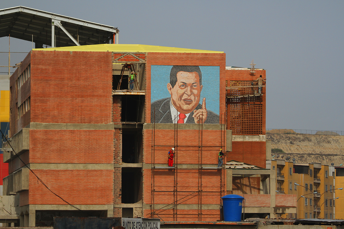 La escuela tendrá murales decorativos rindiendo honores al presidente Chávez y a los símbolos patrios