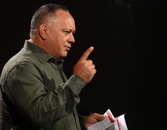 Diosdado-Cabello-Con-el-Mazo-Dando-e1415370931486-540x421