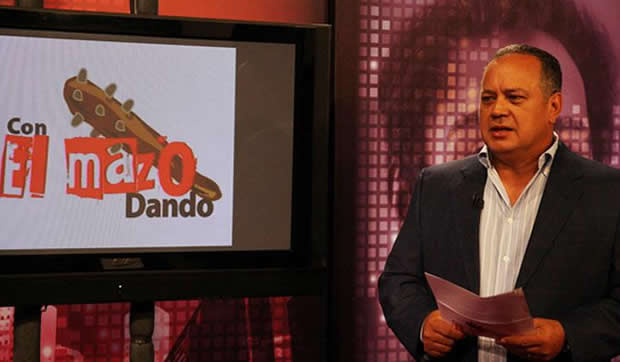 diosdado_cabello_con_el_mazo_dando_31mar20141