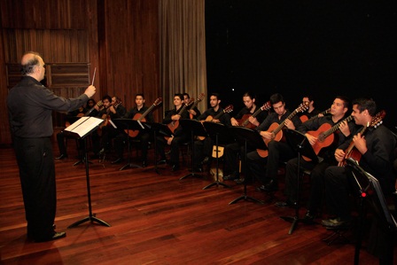 La-Orquesta-de-Guitarras-del-Conservatorio-de-Musica-Simon-Bolivar-despide-el-2015-con-musica-latinoamericana_62297