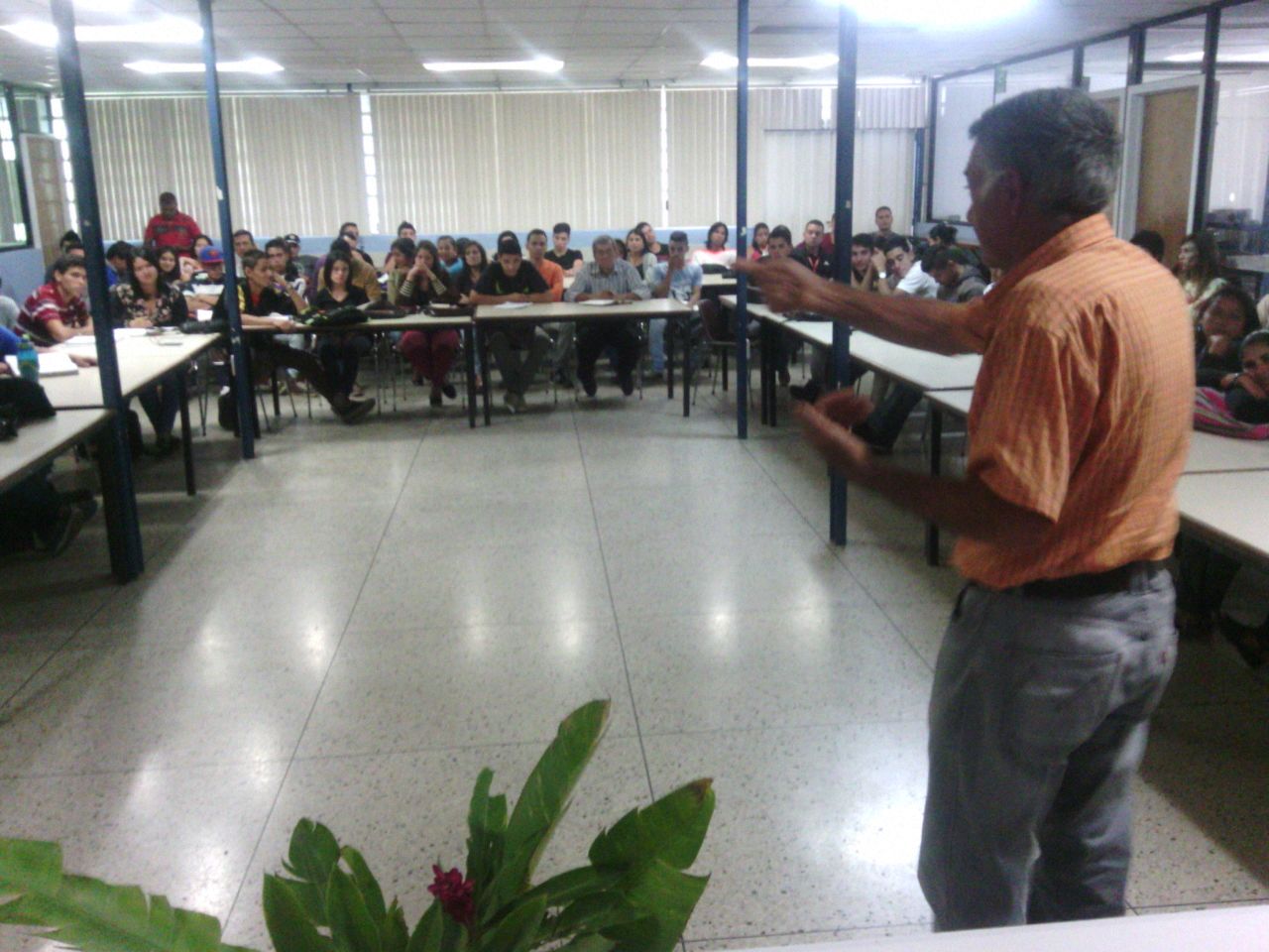 2 con participación de estudiantes, productores y cientificas